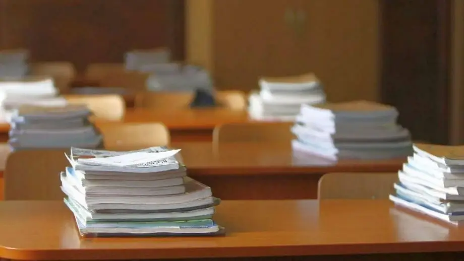 Un manual de istorie în dezacord cu istoria? Patru istorici cu renume din Moldova cer revizuirea conținutului despre Holocaust în manualul de istorie pentru clasa a XII-a