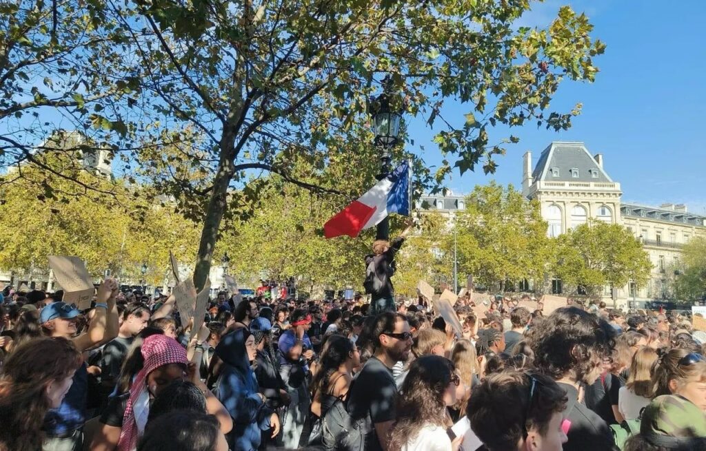 Protestele din Franța: „Cine seamănă sărăcie, acela culege furie!”